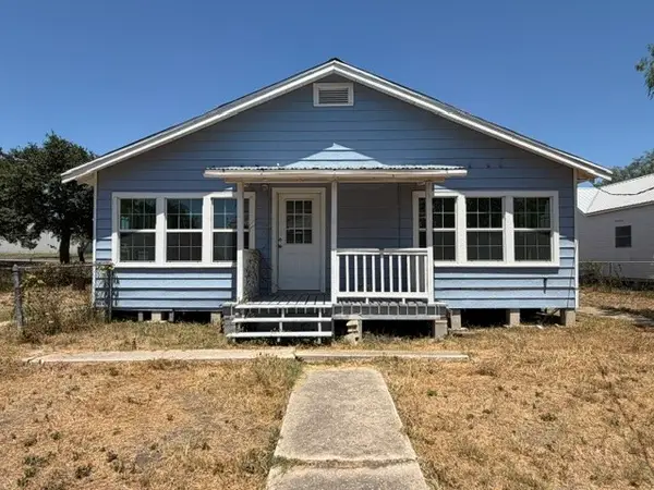 310 E Main Avenue, Karnes City, TX 78118
