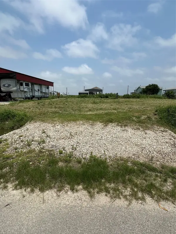 1218 W Canal, Crystal Beach, TX 77650