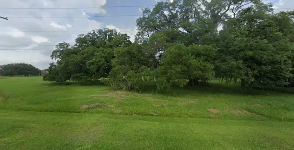 920 Mill Road, Angleton, TX 77515