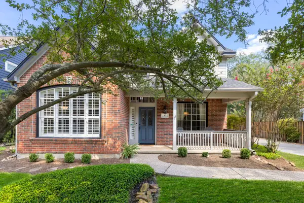 6 N Cochrans Green Circle, The Woodlands, TX 77381