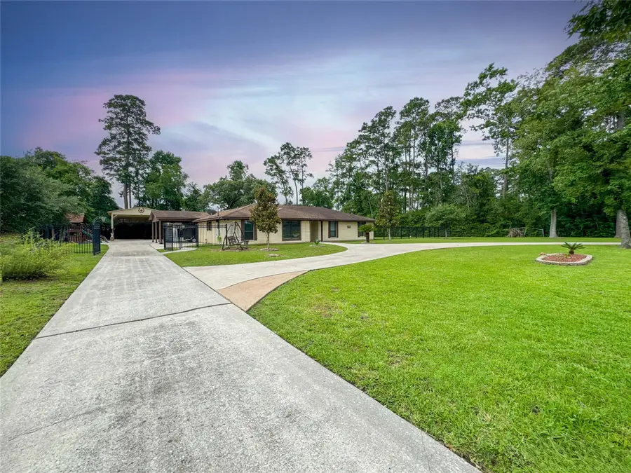 1011 Chateau Woods Parkway Drive, Conroe, TX 77385 - Image #3