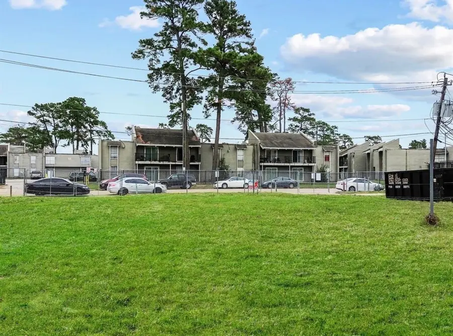 5723 Lost Forest Dr Drive, Houston, TX 77092 - Image #3