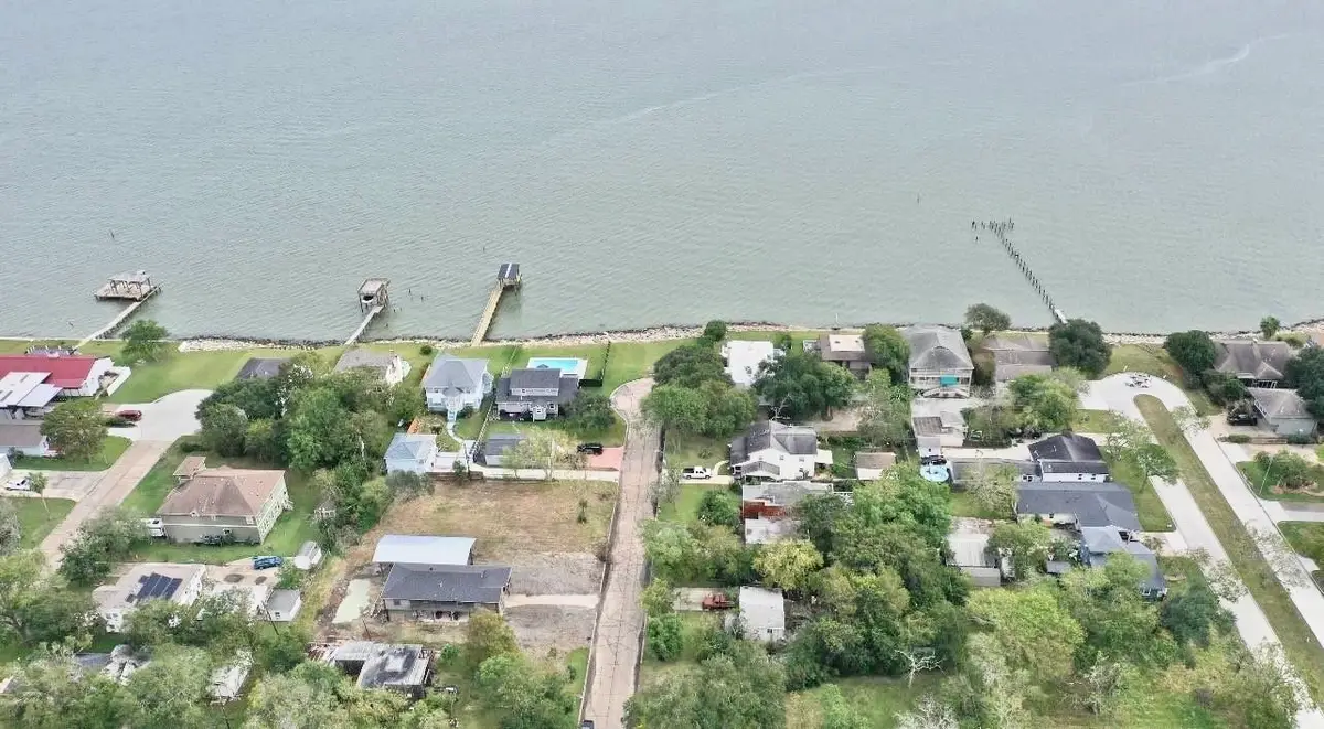 211 N Forrest Avenue, La Porte, TX 77571 - #1