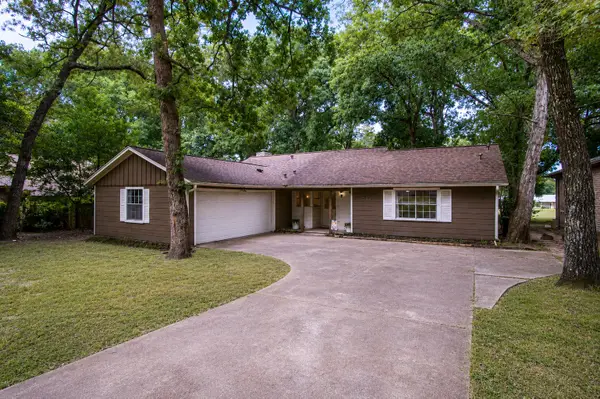 340 Rolling Hills Drive, Conroe, TX 77304