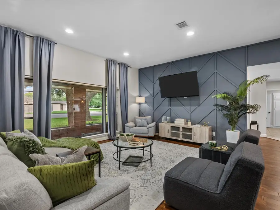 1613 S Hood Street, Alvin, TX 77511 - #3