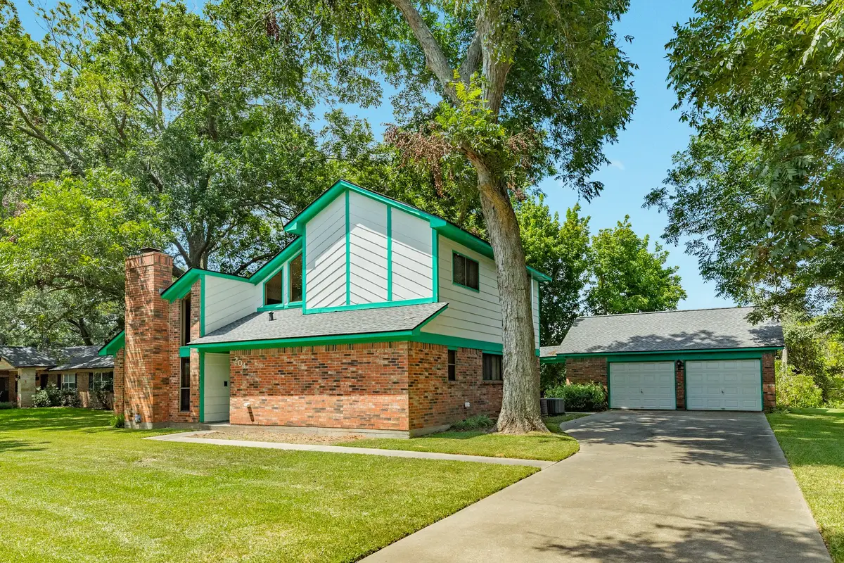 204 Sleepy Hollow Drive, Lake Jackson, TX 77566 - #1