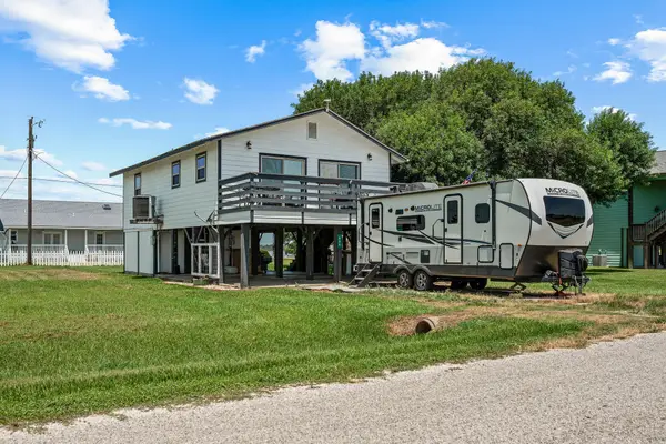654 Calumet Drive, Palacios, TX 77465