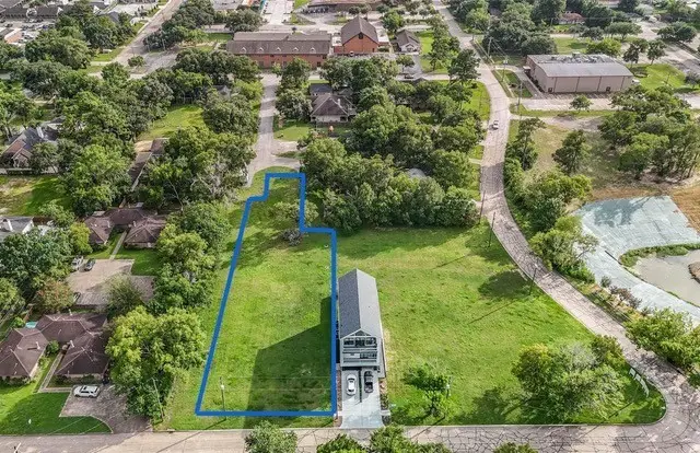 206 Quaker Drive, Friendswood, TX 77546 - Image #1