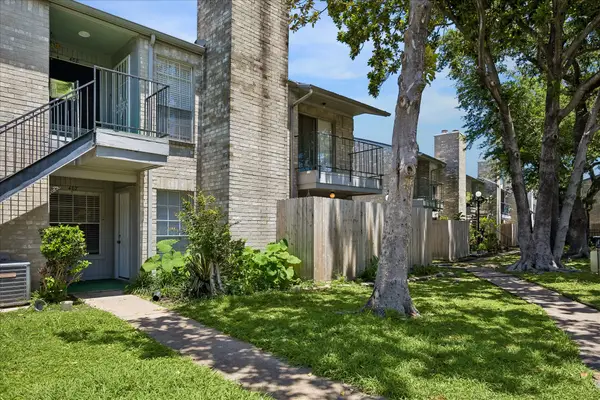 6500 Sands Point Drive #407, Houston, TX 77074