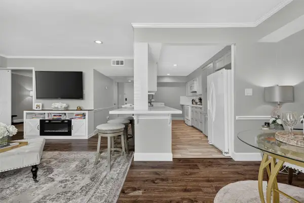 355 N Post Oak Lane #642, Houston, TX 77024