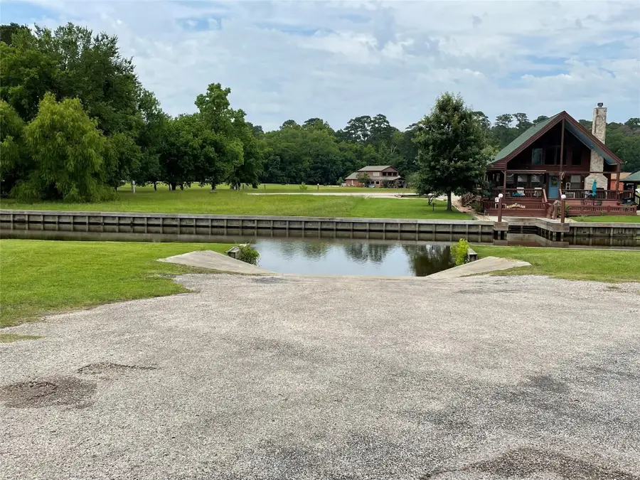 8 Hillside Court, Huntsville, TX 77340 - Image #2