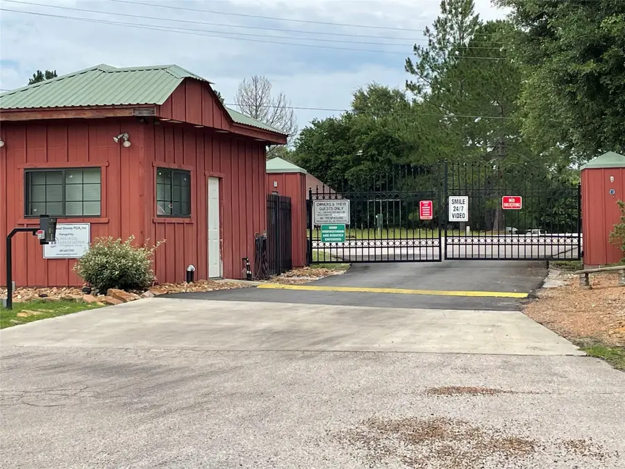 8 Hillside Court, Huntsville, TX 77340 - Image #3