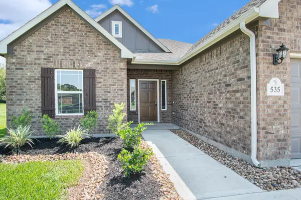 214 Montclaire Drive, West Columbia, TX 77486