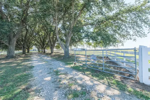 2368 Old Columbus Road N, Sealy, TX 77474