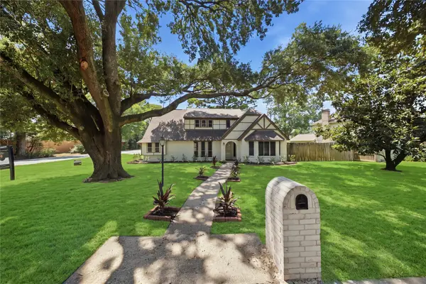 13903 Charlynn Oaks Dr, Houston, TX 77070
