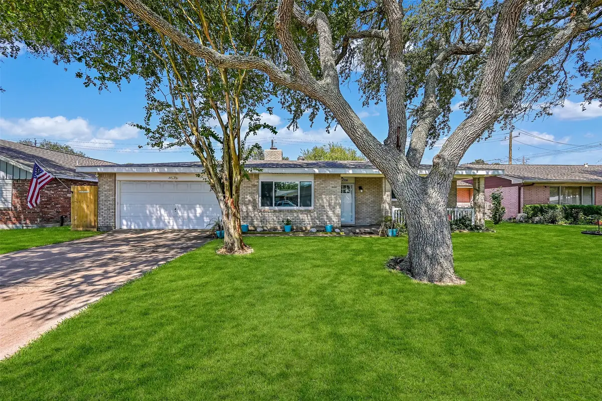 214 Tuna Avenue, Galveston, TX 77550 - Image #1