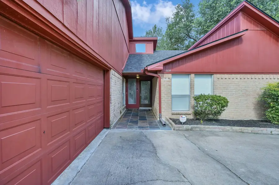 6614 Vialinda Drive, Houston, TX 77083 - Image #2