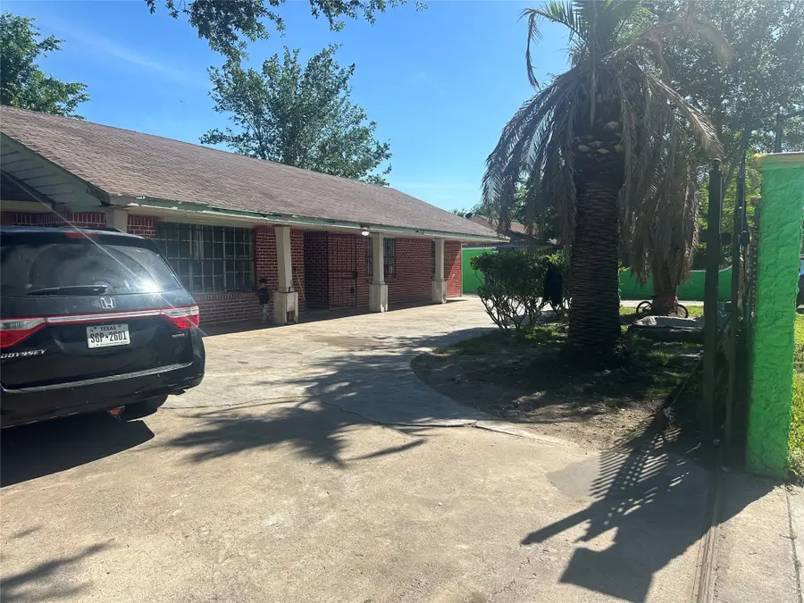 255 Mcfarland Road, Houston, TX 77060 - Image #3