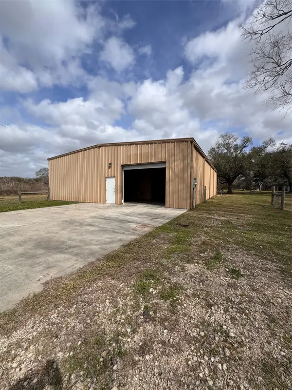 6907 Fm 2403 Rd A, Alvin, TX 77511