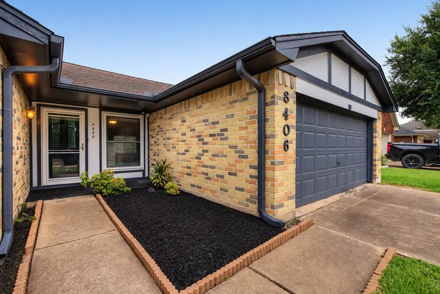8406 Woodland Willows Drive, Houston, TX 77083 - #2