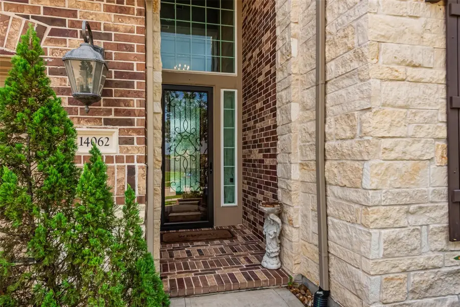 14062 Dunsmore Landing Drive, Houston, TX 77059 - Image #2