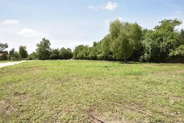 104 Devi Lane, Pearland, TX 77584