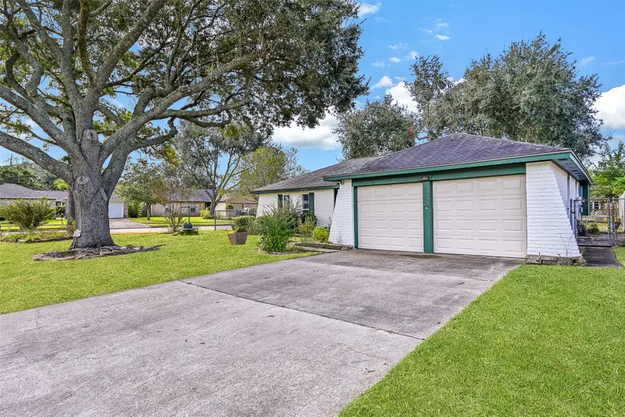 16222 Forest Bend Avenue, Friendswood, TX 77546 - Image #2