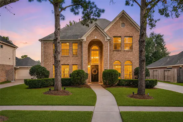 2042 Lodge Crest Court, League City, TX 77573