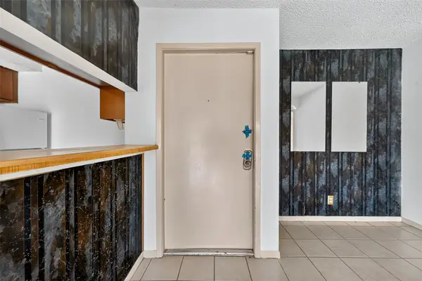 10110 Forum West Drive #422, Houston, TX 77036