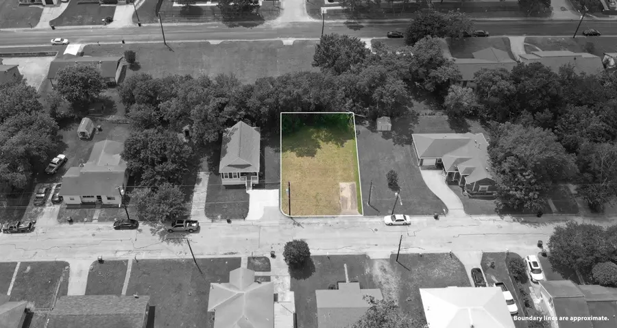 805 W Wilkins Street, Brenham, TX 77833 - #3