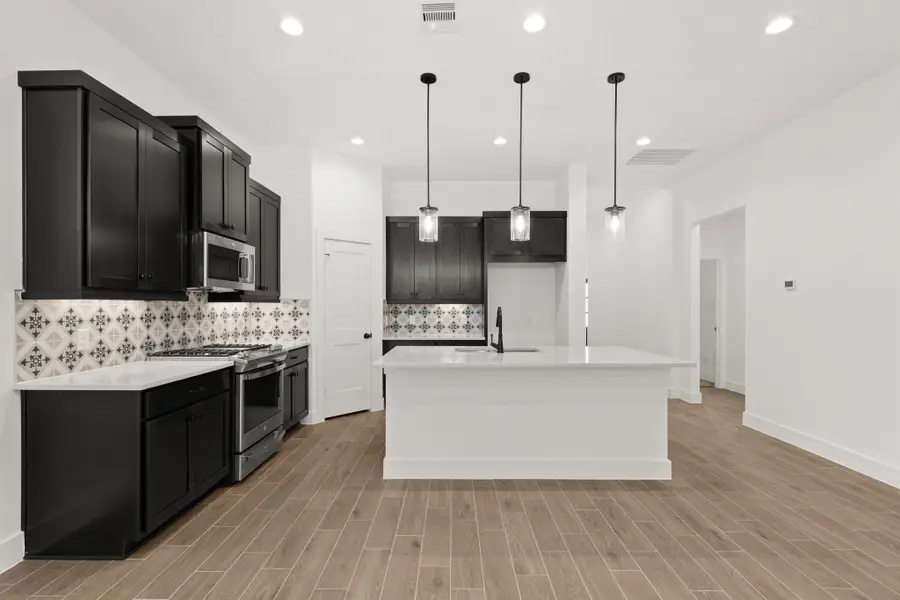 15884 Mahogany Mist Drive, Conroe, TX 77302 - Image #3