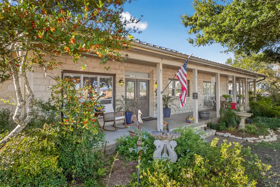 672 County Road 447, Waelder, TX 78959 - Image #3