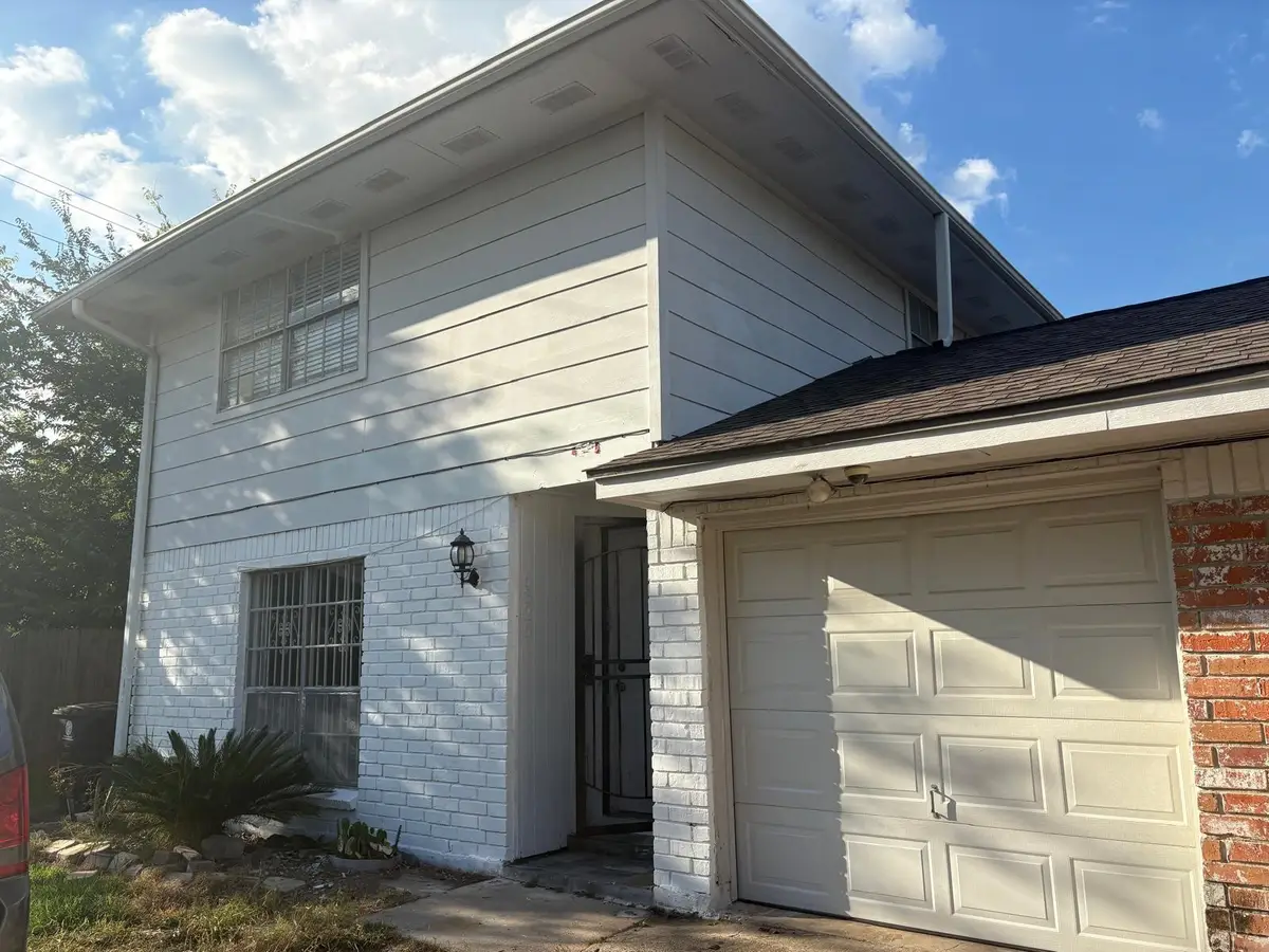 6326 S Briar Bayou Dr, Houston, TX 77072 - #1