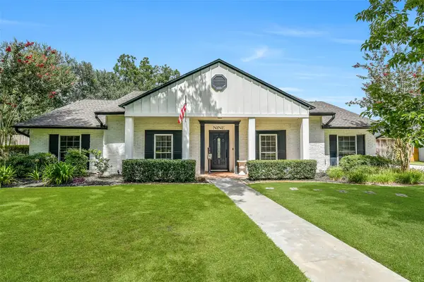 9 Earlham Drive, Friendswood, TX 77546