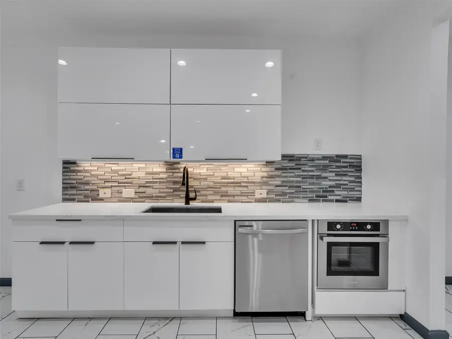 145 Birdie Drive, Hempstead, TX 77445 - Image #2