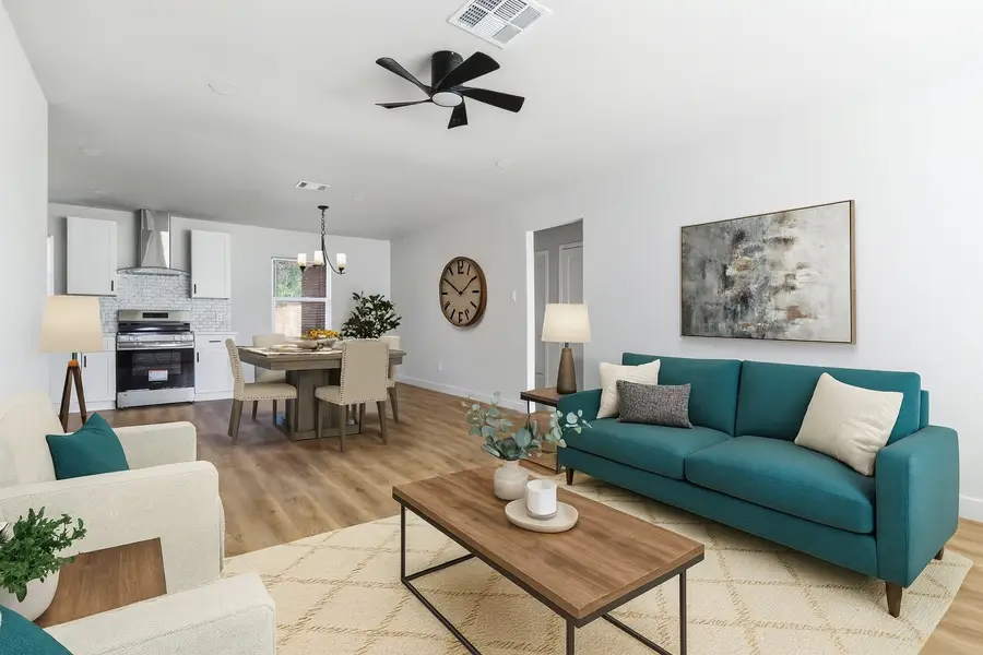 327 E Delz Drive, Houston, TX 77022 - Image #2