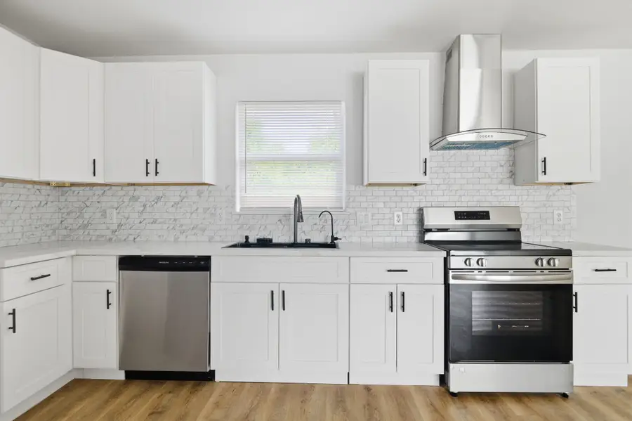 327 E Delz Drive, Houston, TX 77022 - Image #3