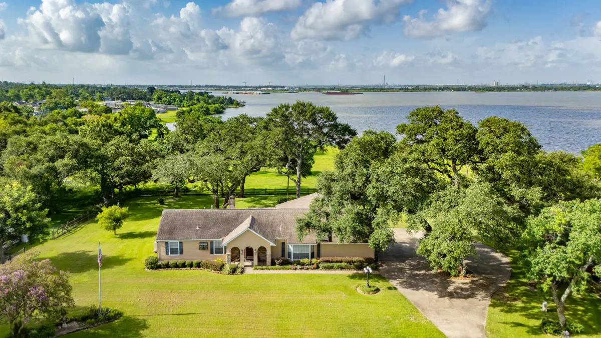 111 S 8th Street, Highlands, TX 77562 - #1