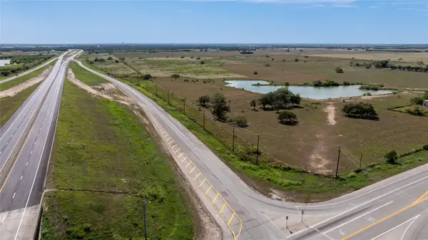 18804 Nw Zac Lentz Parkway, Victoria, TX 77905