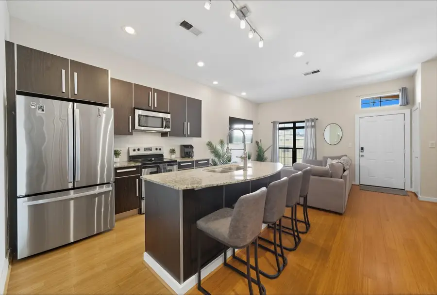 806 Jackson Hill Street #203, Houston, TX 77007 - Image #2