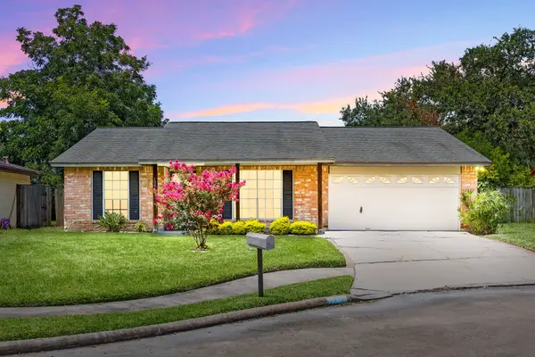 10410 Cedartowne Lane, Sugar Land, TX 77498