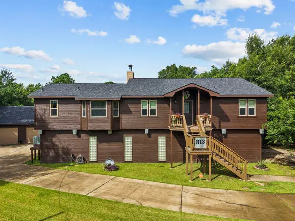 1113 S Country Club Drive, Shoreacres, TX 77571