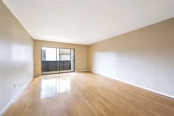 3055 Walnut Bend Lane #21, Houston, TX 77042
