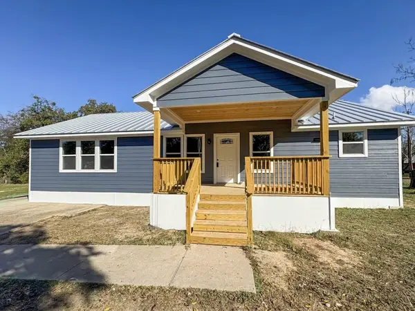 1902 N Fannin Avenue, Cameron, TX 76520