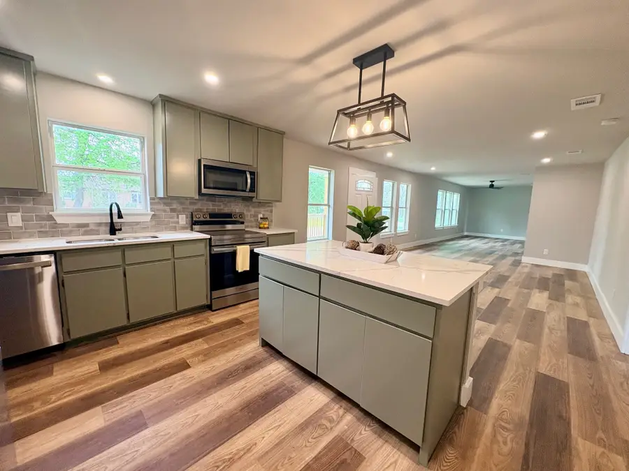 1902 N Fannin Avenue, Cameron, TX 76520 - #3