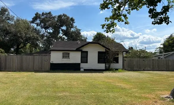 1011 West Phillips Street, Alvin, TX 77511