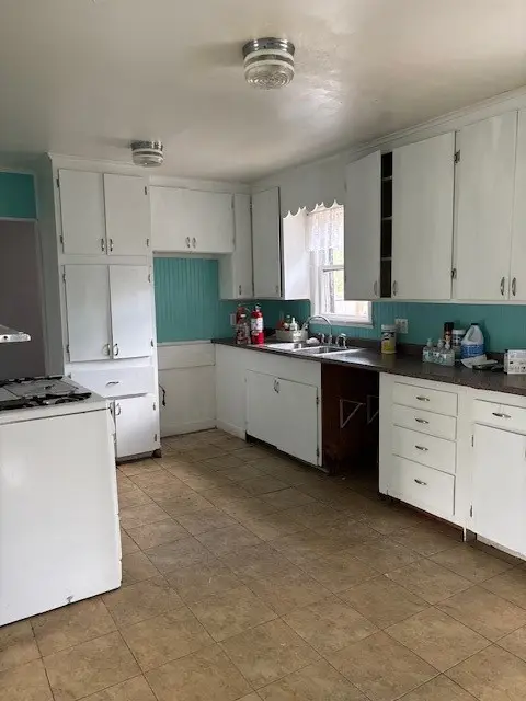 1011 West Phillips Street, Alvin, TX 77511 - #3