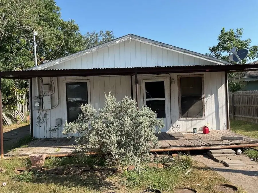 1502 W Crockett Street, Beeville, TX 78102 - Image #2