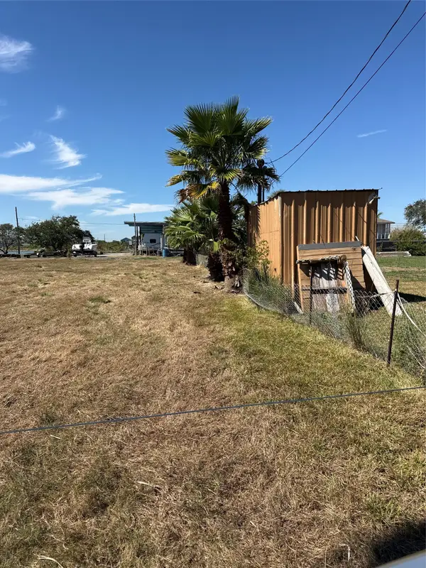 1034 16th Street, San Leon, TX 77539