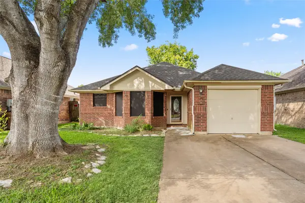 2721 Overland Trail, Dickinson, TX 77539